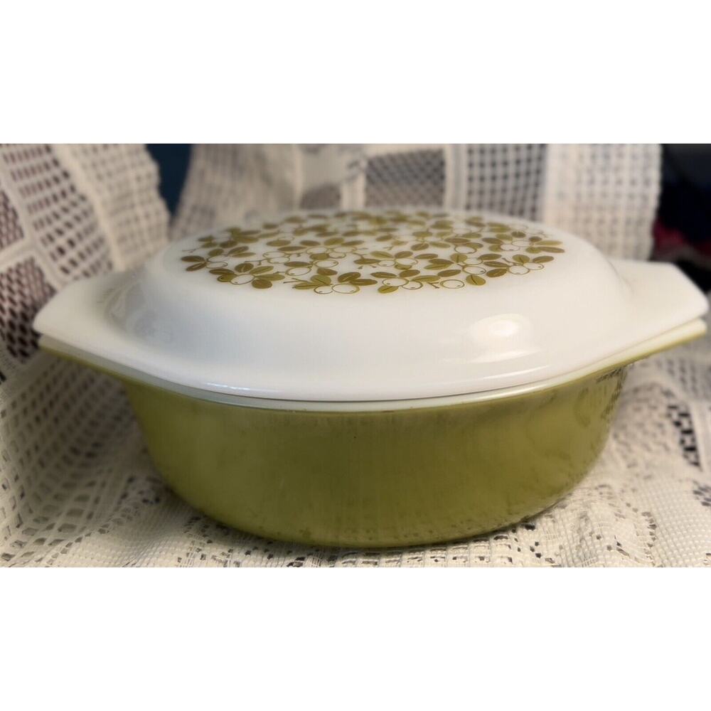 Pyrex Green and White Casserole Dish 1.5 QT